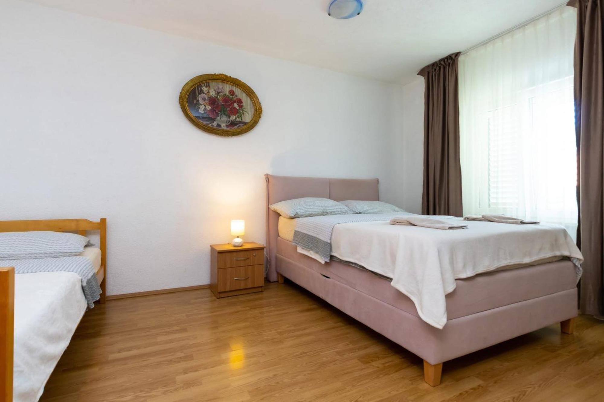 Apartments Dino Kaštela エクステリア 写真