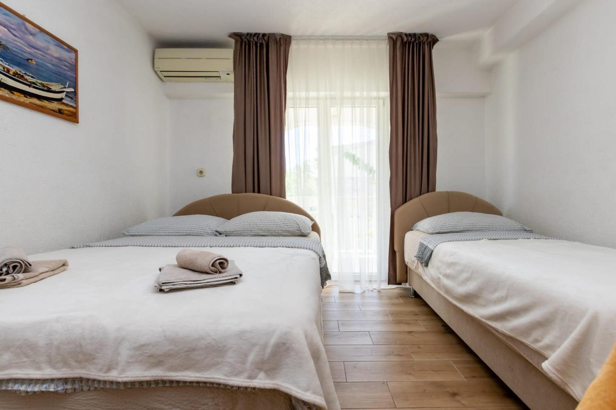 Apartments Dino Kaštela エクステリア 写真