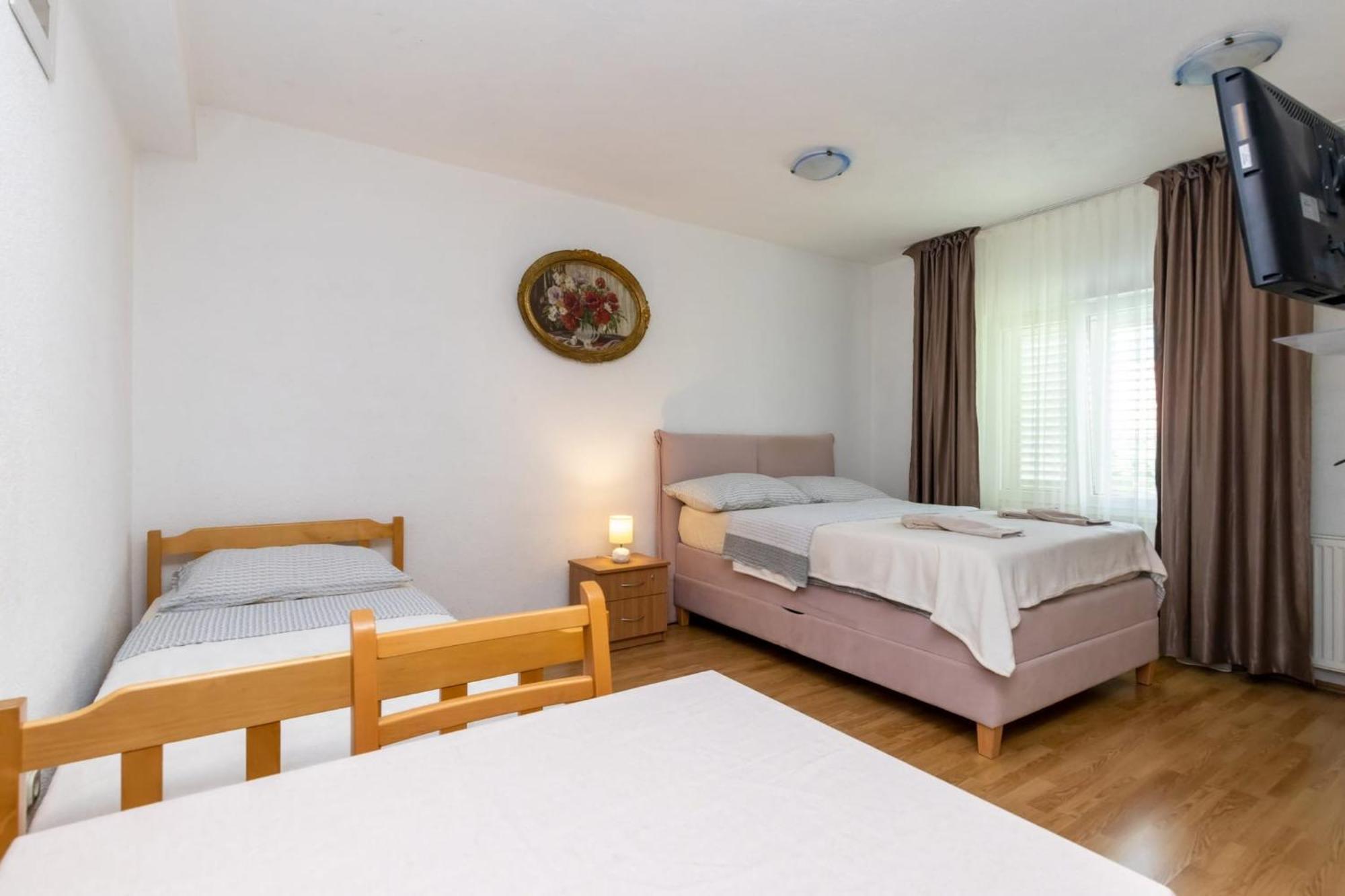 Apartments Dino Kaštela エクステリア 写真
