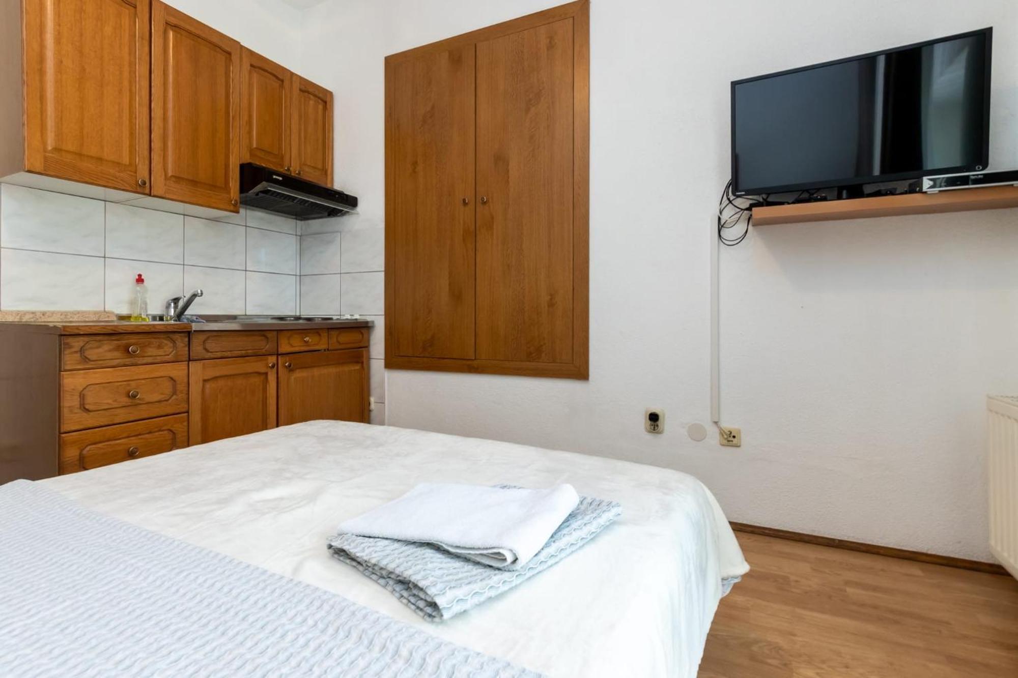 Apartments Dino Kaštela エクステリア 写真