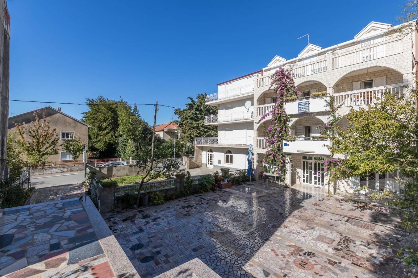 Apartments Dino Kaštela エクステリア 写真