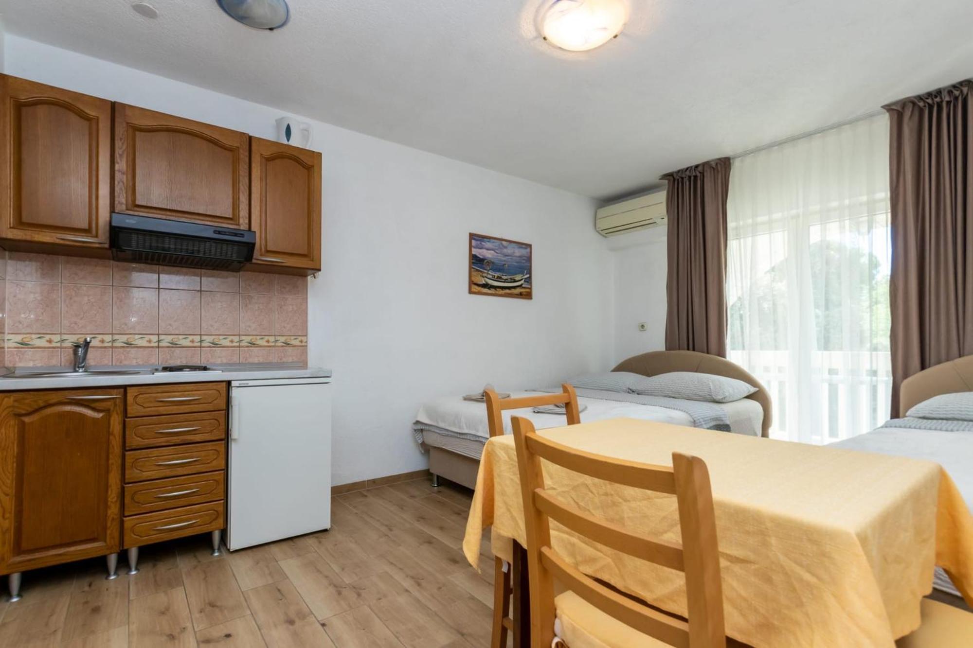 Apartments Dino Kaštela エクステリア 写真