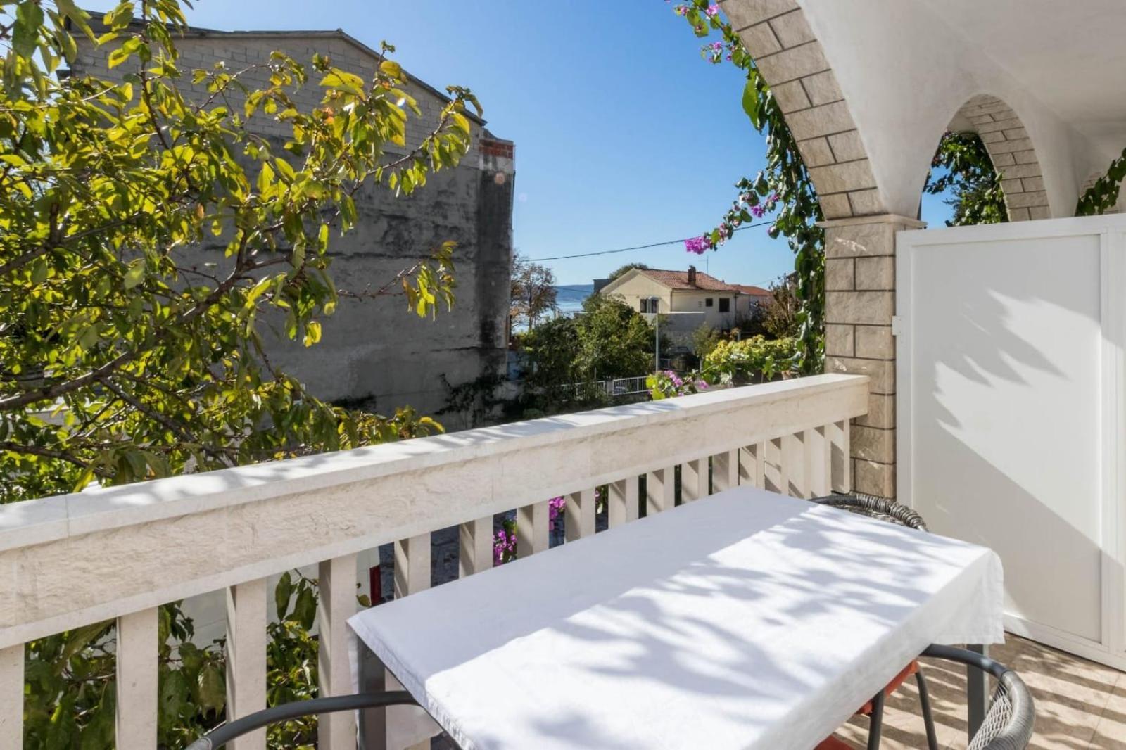 Apartments Dino Kaštela エクステリア 写真