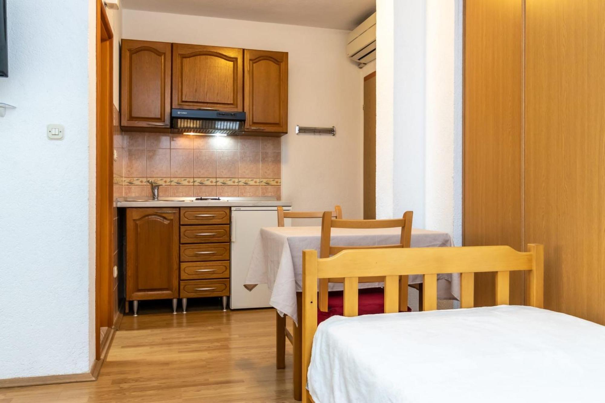 Apartments Dino Kaštela エクステリア 写真