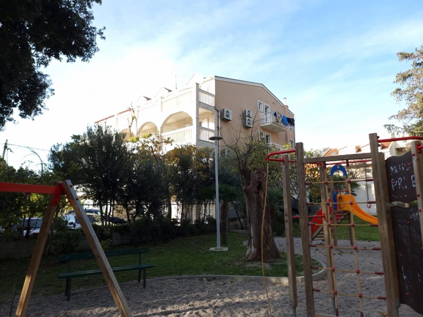 Apartments Dino Kaštela エクステリア 写真