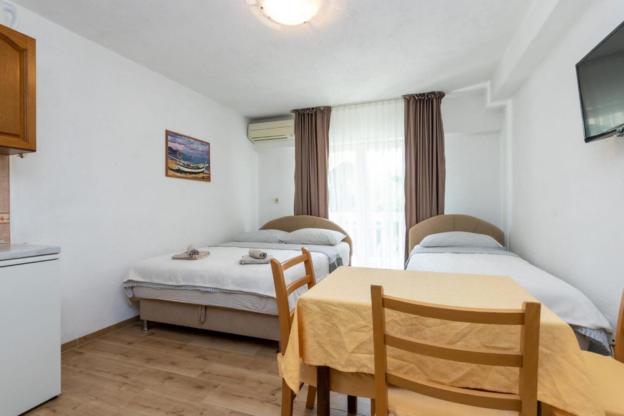 Apartments Dino Kaštela エクステリア 写真